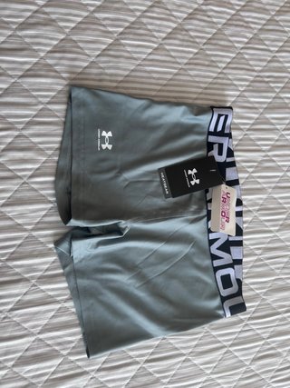 Under Armour Heatgear Junior Shorts con etiquetas.