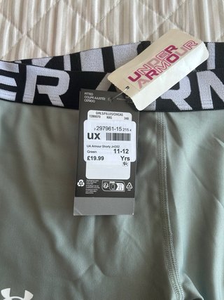 Under Armour Heatgear Junior Shorts con etiquetas.