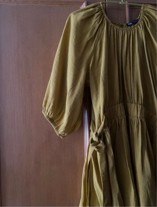 Vestido Zara mostaza manga abullonada talla única