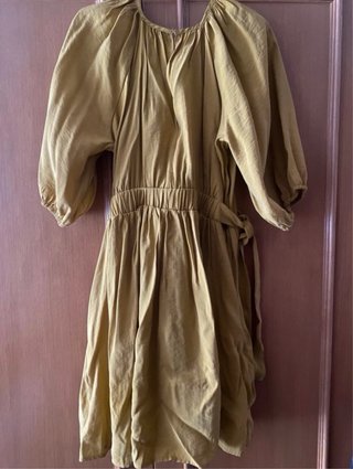 Vestido Zara mostaza manga abullonada talla única