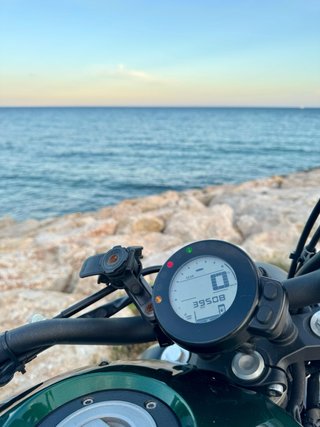 Yamaha XSR 700 Verde y Negra