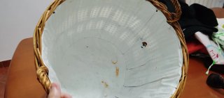 Set de cesto y bandeja de mimbre .