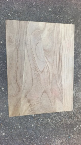 Mesita de madera natural