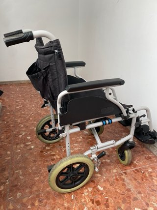 Silla de ruedas plegable