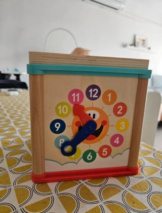 Cubo de actividades didáctico de madera