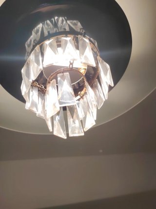 Lámpara de techo dorada y cristal