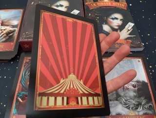 Le Cirque Divin - Oráculo