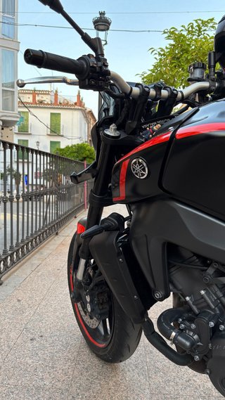 Yamaha MT-09 Negra y Roja