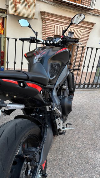 Yamaha MT-09 Negra y Roja