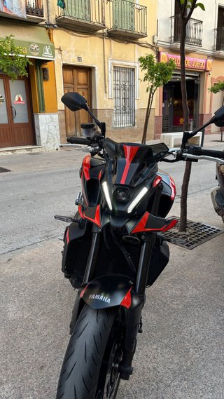 Yamaha MT-09 Negra y Roja