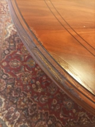 Mesa de comedor ovalada de madera