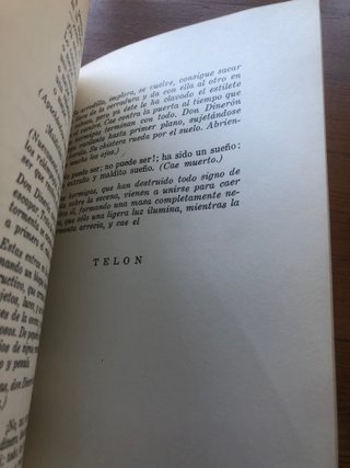 Libro de teatro con dos obras de J.D.Sutton