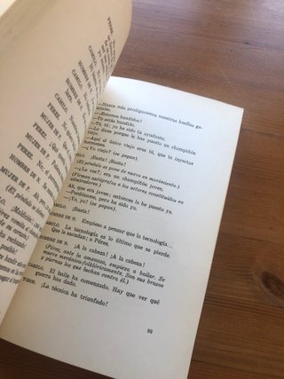 Libro de teatro con dos obras de J.D.Sutton