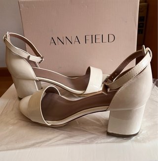 Sandalias tacón bloque Anna Field blancas