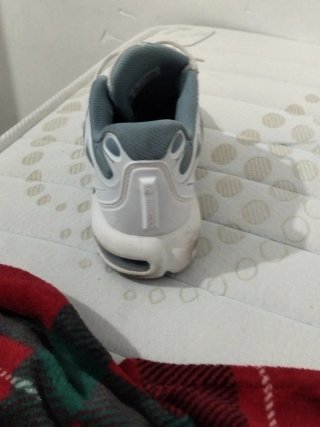 Zapatillas Nike Grises y Blancas