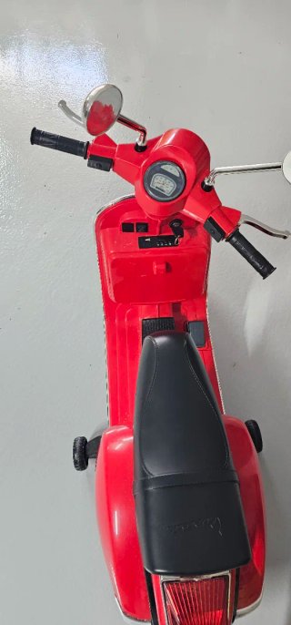 Coche Eléctrico Infantil Vespa Rojo