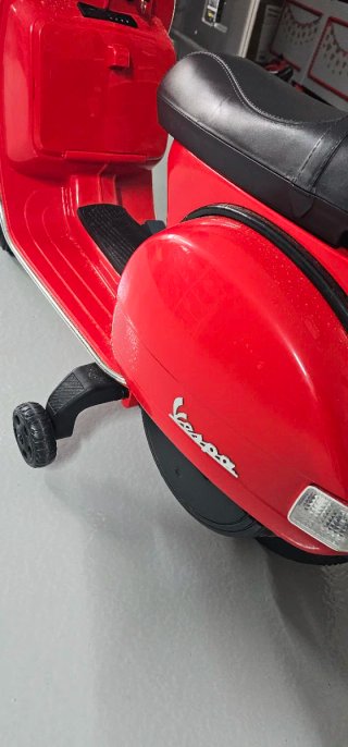 Coche Eléctrico Infantil Vespa Rojo