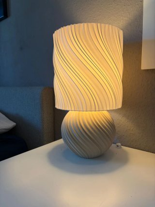 Lámpara de mesa espiral beige