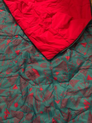 Saco de dormir infantil azul con estampado. Oferta