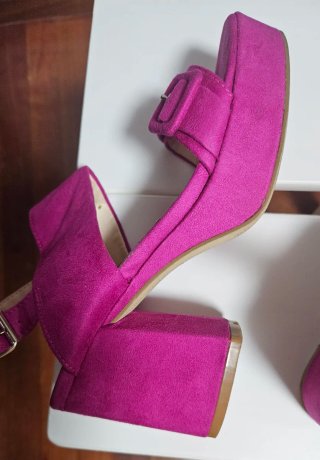 Sandalias de tacón rosa