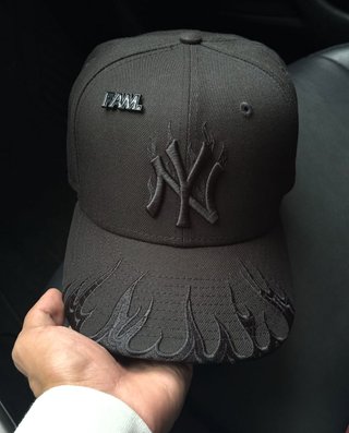 Gorra New Era Yankees Negra con Llamas