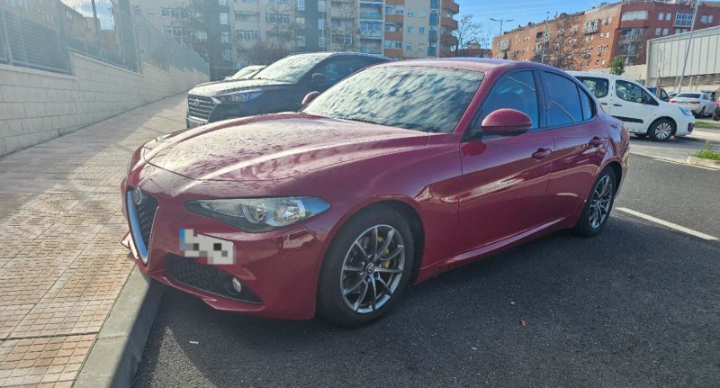 Alfa Romeo Giulia 2016 recién pintado - foto 1