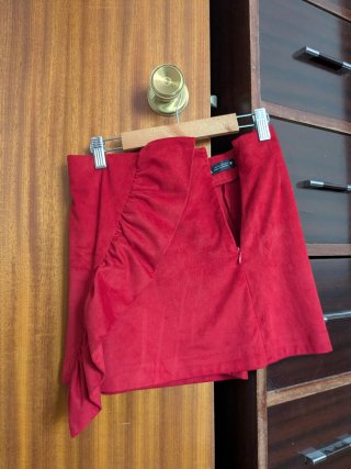 Falda pantalón roja con volantes