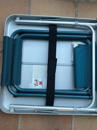 Mesa de camping Quechua com 4 banquetas