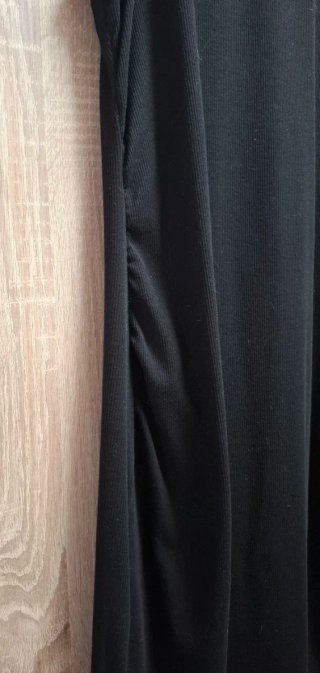 Vestido negro Shein L tirantes y frunces  abertura