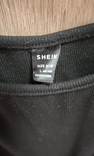 Vestido negro Shein L tirantes y frunces  abertura