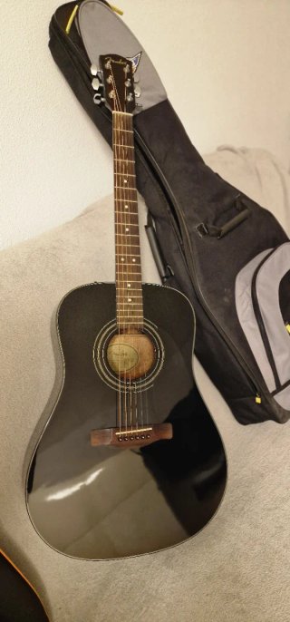 Guitarra Fender Negra con Funda