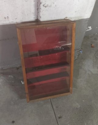 Vetrina in legno con vetro