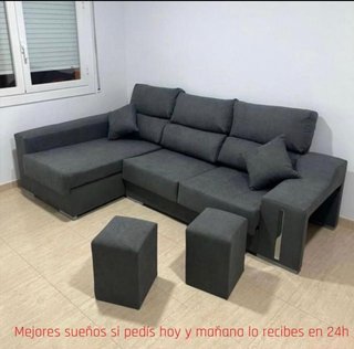 Divani chaise longue con pouf e cuscini