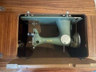 Mueble vintage máquina de coser