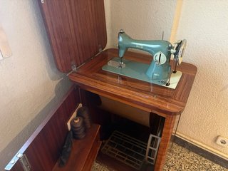 Mueble vintage máquina de coser