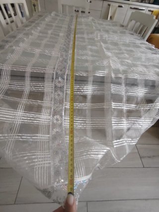 Tovaglia a quadri decorata con nastro floreale