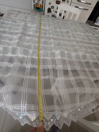 Tovaglia a quadri decorata con nastro floreale