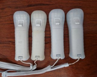 4 Mandos Wii con Accesorios