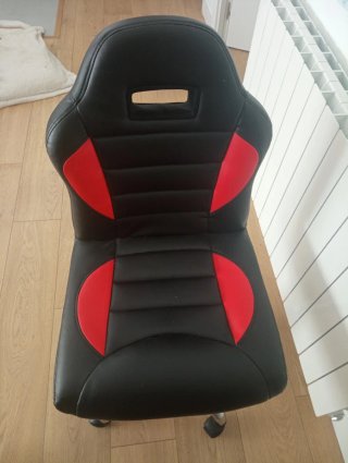 Silla juvenil gaming negra y roja