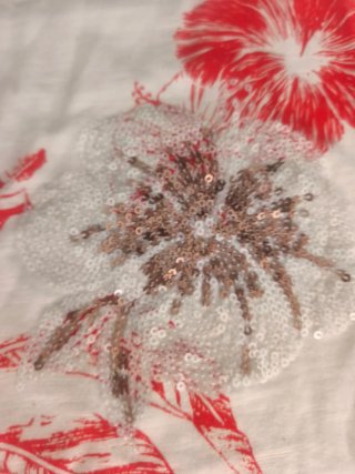 Camiseta Promod floral blanca y roja