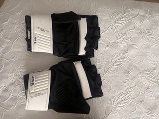 Guantes boxeo Adidas, tibiales y guantillas MMA