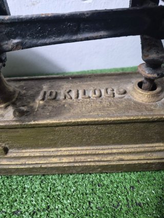 Balanza antigua 10 kg
