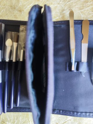 Estojo manicure e maquilhagem azul escuro da Yves
