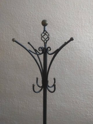 Colgador y paragüero de hierro forjado antiguo
