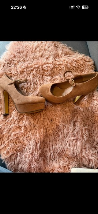Tacones de plataforma con correa