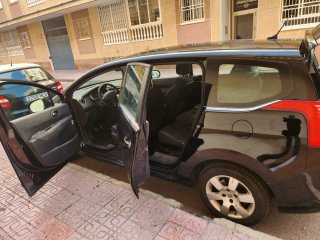 Peugeot 5008 2011