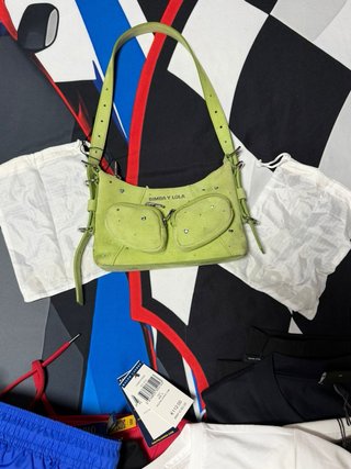 Bolso Bimba y Lola verde tachuelas
