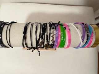 Lote de pulseras con mensajes