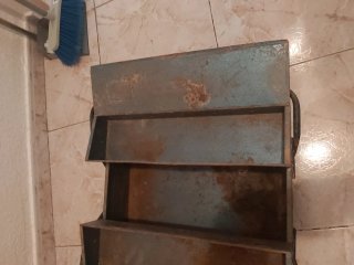 Caja de herramientas metálica vintage
