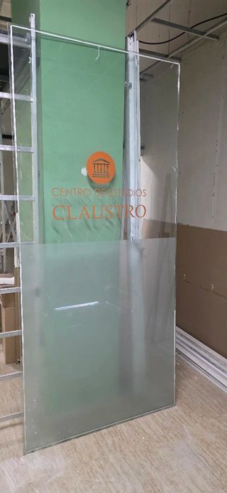 Escaparate aluminio blanco cristal blindado